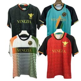 Jerseys de fútbol Inicio Nuevo estilo Ropa de fútbol Venecia Jersey impopular