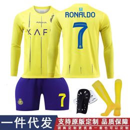 Soccer Jerseys Men's Tracksuits 23 Saudi Al-Nassr FC Victory Team Team à manches longues Jersey C Luo n ° 7 Set Adult Automne and Winter Training Shirt