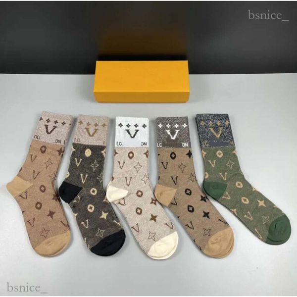 Chaussette Designer Luxe Prad Classique Lettre Triangle Mode Fer Standard Burbery Chaussette Automne et Hiver Coton Chaussettes Hautes 5 Paires Mauvaises Herbes 21 Styles Marque Elite.248