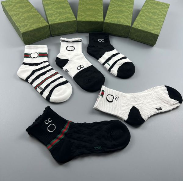 Chaussettes de créateurs pour hommes, chaussettes pour femmes, sous-vêtements pour hommes, 100% coton, chaussettes de sport absorbantes et respirantes, cinq paires de chaussettes décontractées quotidiennes pour hommes et femmes avec boîte