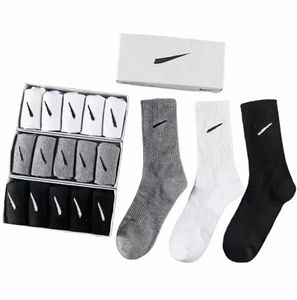 Pack van 5 paar herensokken lange sokken grip sokken sport katoenen ontwerper alle match solide color klassieke haak enkel ademende basketbalvoetbal sportsokken met doos