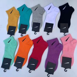 Calcetín Medias de mujer para hombre Calcetín de diseñador puro algodón 10 colores Calcetines deportivos Letra NK Imprimir calcetín para hombre calcetín