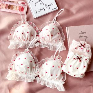 Chaussettes 2018 Nouvelles jeunes filles Small Wire Sleep Sleep Underwear Lace Lace Love Brodemery tasse mince avec pad Bra de lingerie japonaise et panty