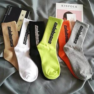 calcetines diseñador hippop calcetines de algodón para hombres estilo casual estampado de letras actual mejor 6 estilo color UE 35-46 tamaño medias de mujer diseño ins caliente