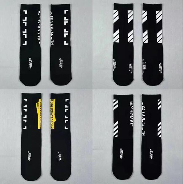 Chaussettes Fashion Designer Streetwear Chaussettes Femmes Hommes Haute Qualité Coton Allmatch Arrow XXX Impression Respirant Noir Blanc Mélange Footbal