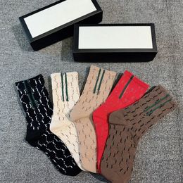 Chaussettes cinq paires Luxe Sports Winter Mesh Designer Hommes Femmes Lettre Imprimé Sock Broderie Coton Hommes Femmes kk H5fC #