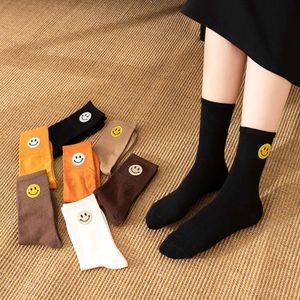 Calcetines calceteros 2021 otoño/invierno estilo instagram de instagram moderno estampado caliente emblema de seda dorada cara sonriente niños niños