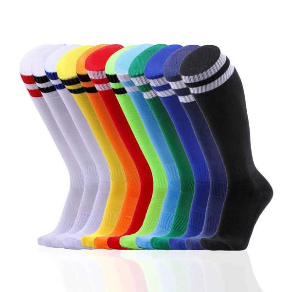 Chaussettes hosiery 2022 Nouvelles chaussettes de football non glissantes de basket-ball socles sportives tube long sur les boucles kn stockage de compression rayée y240504