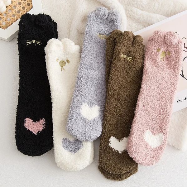 Chaussettes Bonneterie 5 paires confortables doux corail polaire femmes chaussettes amour chat patte impression mi-tube chaud dessin animé épaississement chaussettes de couchage 231215