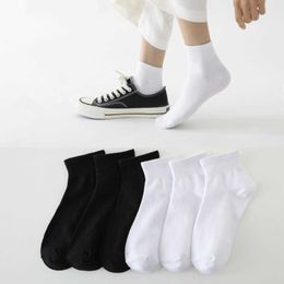 Chaussettes Bonneterie 5 paires / lot mode élégant solide noir blanc femmes coton chaussettes printemps été vintage edante filles court femme coupe basse cheville P230511