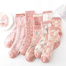 Chaussettes Bonneterie 5 Paires / Lot Femme Chaussettes Harajuku Rétro Broderie Printemps Kawaii Mignon Chaussettes Lolita Chaussettes Dentelle Fleur Crew Chaussettes Cadeau De Noël 230616