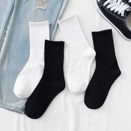 Sokken Hosiery Casual Solid Black and White Long Socks Unisex Harajuku Street Fashion Hip Hop Skateboard Socks for Christmas Gift P230517
