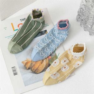 Chaussettes Bonneterie Mignon Femmes Chaussettes 2022 Nouvelle Mode Rétro Fleur Style Coréen Dentelle Casual Absorber La Sueur Femmes Cheville Chaussettes Coton Peigné Respirant T221102