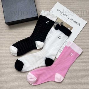 Sokken Kousen Designer Koreaanse dunne en minimalistische meisjes verticale pitstrip c letter zwart wit poeder medium tube sokken dames 2LSR