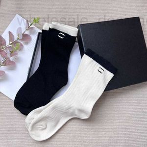 Sokken Kousen Designer Trendy Lente/Zomer Dunne Stijl Crew Sokken Mode Letter Uitgehold Zwart-wit Gestapelde Katoenen Sok Voor Dames MMFV