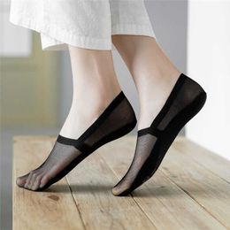 Sokken Hosiery Fashion Sock Slippers Women 2021 Nieuwe vrouwen Invisible Sock Slippers Kleur Dunne Mesh Transparante dames Sokken Korea Style T221116