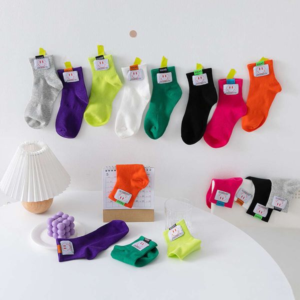 Chaussettes Version coréenne hosiery de l'étiquette du visage souriant pour les enfants, produits printemps d'été, chaussettes à tendance à la tendance en tissu de couleur de bonbons, femmes de style collégial