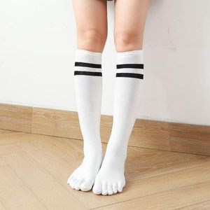 Chaussettes Bonneterie Paires/Lot Femmes Coton Veau Long Tube Rayé Cinq Doigts Bas Femme Noir Blanc Genou Haute Printemps Automne Toe Chaussettes