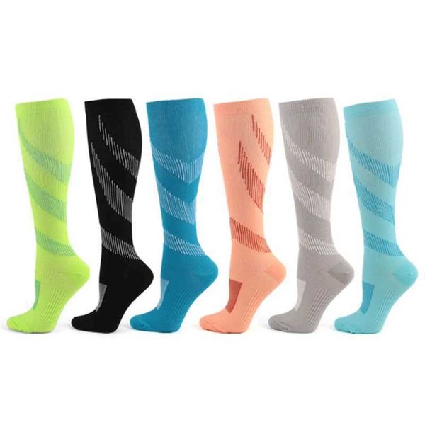 Chaussettes hosiery Running Compression chaussettes Femmes hommes kn stocks de sport High Sport Blanc Racing Run Run Compress Long Nylon Multi Color Y240504