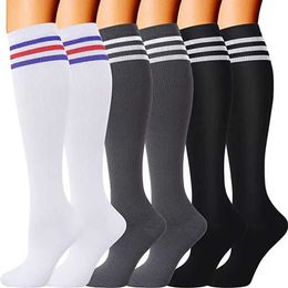 Sokken Hosiery Running Nieuwe Compression Socks voetbal kousen 20-30 mmHg Men Women Sports Socks for Marathon Cycling Football Spariicose aderen Y240504