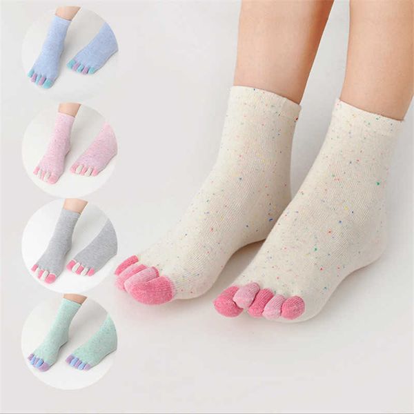 Chaussettes Bonneterie Printemps Automne Femmes Chaussettes À Cinq Orteils 5 Paires / Ensemble Couleur Unie Coton Tube Chaussettes Femme Dames Coloré Chaussette À 5 Doigts Pour Dame Fille Y2211