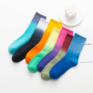 Sokken HOSIERY UNISEX 2022 Mode Crew Katoen kleurrijk ademende hoogwaardige neon kleur vrouwen en mannen sport lange sockssocks