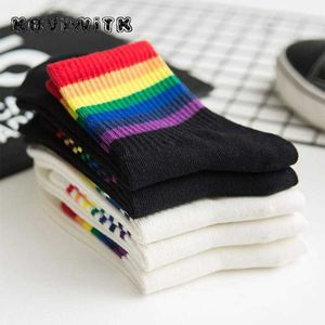 Chaussettes Hosiery Hiver Rainbow Coton Stripe Cotton chaussettes pour femmes Black / White Sport Girls College Style Sock