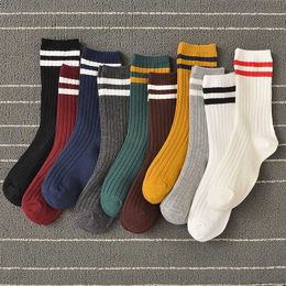 Sokken Hosiery Dames Spring Socks Koreaanse versie van de twee bars Japanese gestreepte katoenen sok met pile Tube University Style Socks P230511