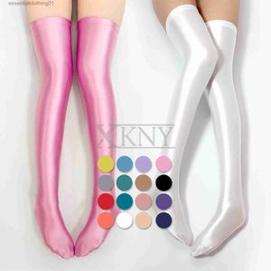 Chaussettes Bonneterie XCKNY nouvelle couleur solide haute huile brillant soie chaussettes élastiques tissu brillant chaussettes femmes genou longueur bas L230920