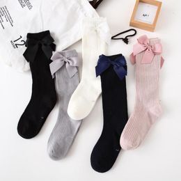 Chaussettes en coton respirant pour bébés garçons et filles, chaussettes souples à rayures, uniforme scolaire Long aux genoux pour enfants, nœud mignon