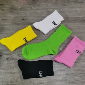 Sokken heren sokken Paris Letter Sport 100 katoen klassieke print buiten dames slijtage zomer kousen gemiddelde grootte willekeurige kleur
