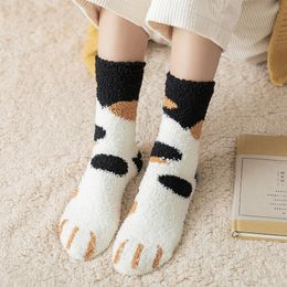 Calcetines Calcetines cálidos en otoño e invierno Tubo medio de felpa femenina de terciopelo coral con estampado de pata de gato engrosado