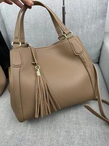 Sac souple 2024 nouveau sac sac femelle sac à tassel épaule sac à bandoulière de grande capacité en cuir panier portable n ° 7885