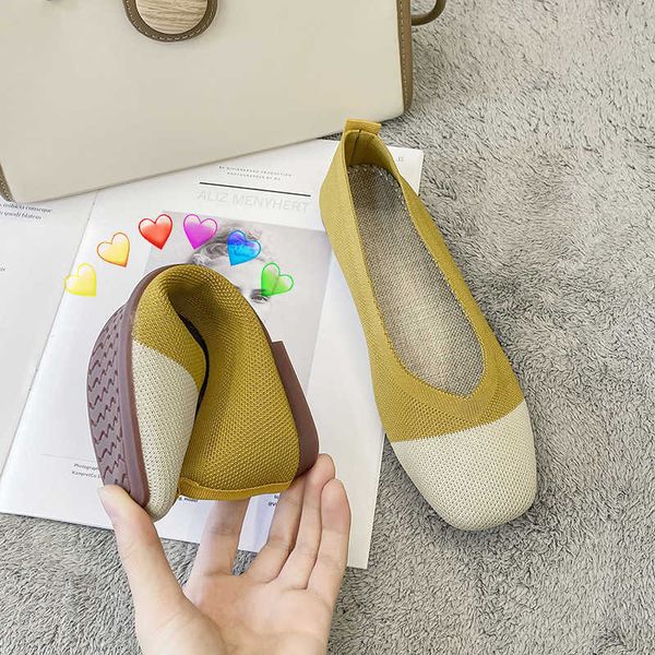 Chaussures de grand-mère tissées à fond souple pour femmes printemps 2022 nouvelle couleur à fond plat correspondant à des chaussures en tissu respirant coréen tête carrée chaussures simples à bouche peu profonde