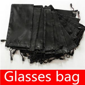 Bolsas de gafas de promoción Bolsa de gafas de sol de tela escocesa impermeable suave Bolsa de gafas Color negro 17.5 * 9.3 cm MOQ = 20 piezas