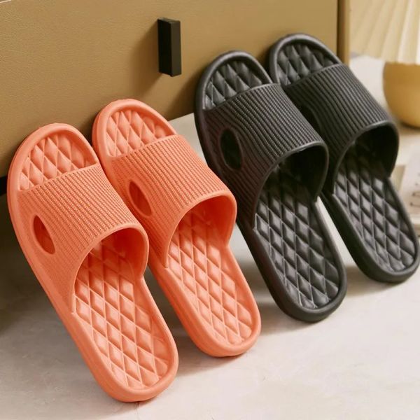 Doux maison chaussures pantoufles Couple été intérieur antidérapant salle de bain pantoufles sandales hôtel couleur unie hommes femmes tongs