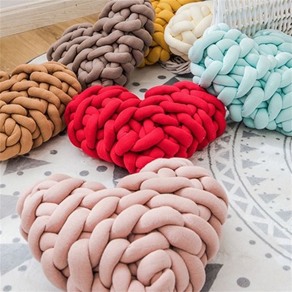 Doux Noeud Coussin En Peluche Coussin En Forme De Coeur Tissé À La Main Coussins Canapé Lit Décoration Décor À La Maison Jouets Poupée Présent Pour Les Enfants 220402