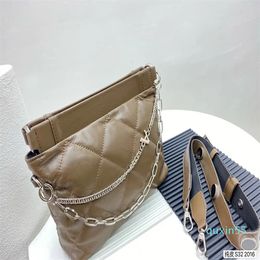 Pochette en cuir souple - Élégante, pratique et luxueuse | Style moderne, chaîne de lettres, noir/marron | Idéal pour l'utilisation quotidienne des femmes