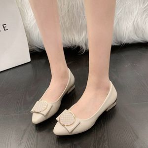 Chaussures simples en cuir souple pour femmes chaussures de commerce talons épais talons moyens professionnels Points hauts talons simples petites chaussures en cuir pour femmes 35-4 25wv #