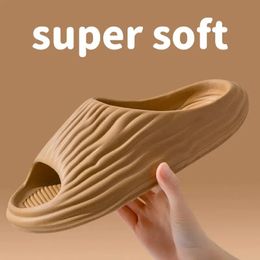 Plataforma suave Super Eva Tobas gruesas Minimalistas y cómodos baño interior sin deslizamiento Slip Women's Slippers 231207 900