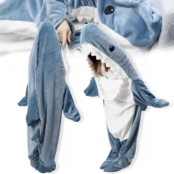 Pyjama de requin en peluche douce confort Farai velours à capuche sac de couchage dessin animé Cosplay Costume pour enfants adultes couvertures chaudes portables 240116