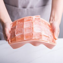 Zachte siliconen ijsbak met deksel zelfgemaakte kubusvorm huishoudelijke koelkast gemakkelijke afgifte square 24 cellen maker 220509
