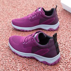 Chaussures de course à sports doux avec femmes respirantes Balck White Womans 0125616526