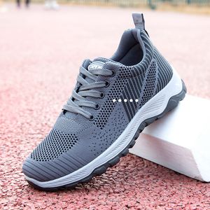 Chaussures de course de sport souples avec femmes respirantes noir blanc femme 016056