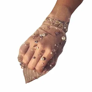 Zachte tule Bruidhandschoenen Gaashandschoenen Pearl Crystal Beads Korte handschoenen HUWELIJKHEDEN DR Wedding