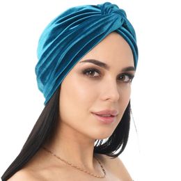 Zachte fluwelen Cross Twist Turban Caps For Women Head Wraps Bandana Moslimheadscarf Bonnet Femme Musulman Islamitische hoofdkledingmutsen