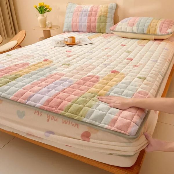 Housse de protection de matelas en peluche douce et chaude, pour Couple d'hiver, 2 personnes, drap-housse élastique à carreaux noirs et blancs, coussin de Protection de lit, 240124