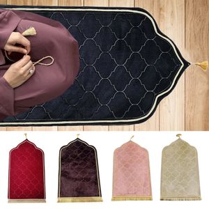 Culte doux à genoux de voyages de prière tapis de flanelle de tapis non folie pour les carpets de sol en relief Ramadan musulman portable 240419