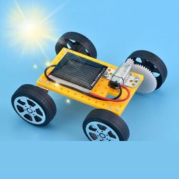 Solar Car Toy Mini Diy Assembled Energy Powered Kit STEM Educatief speelgoed voor kinderen 240408