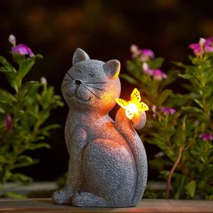 Solar Cat Outdoor Statues Garden: Décor extérieur avec papillon Clearance Yard Art Lawn Ornements Porch Patio Balcon Home Home - Cadeaux d'anniversaire pour grand-mère MOM